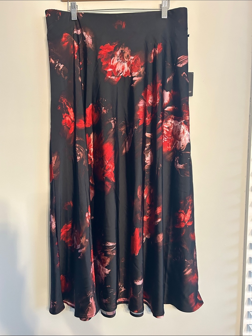 Simply Vera Vera Wang Black Maxi Skirt with Red Floral Print